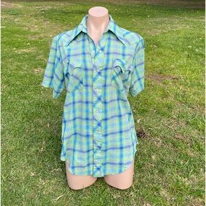 Permanent Press ~Medium  women’s vintage cowgirl green/blues plaid blouse